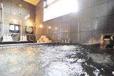 当館の浴槽にはトルマリン鉱石を入れてあります。